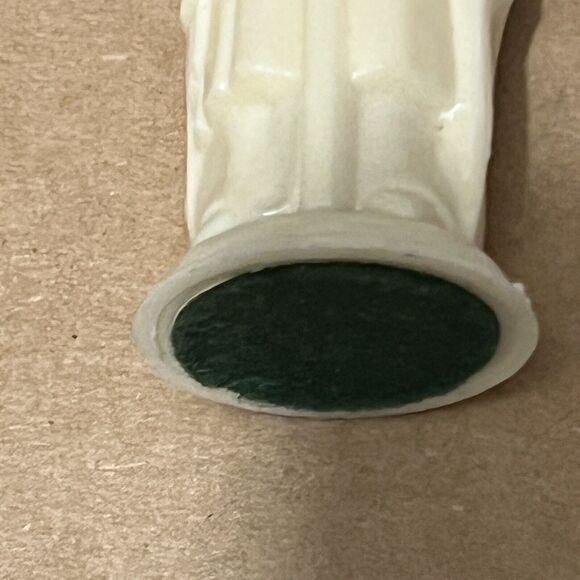 Vintage White Bishop E.S. Lowe Plastic Chess Piece 1 Replacement Part ONLY READ - Picture 10 of 12